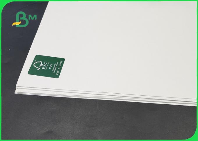 Άσπρο χαρτόνι 1.35MM 1.5MM πάχους C1S FSC & του ISO υψηλό για την παραγωγή της κάρτας ονόματος