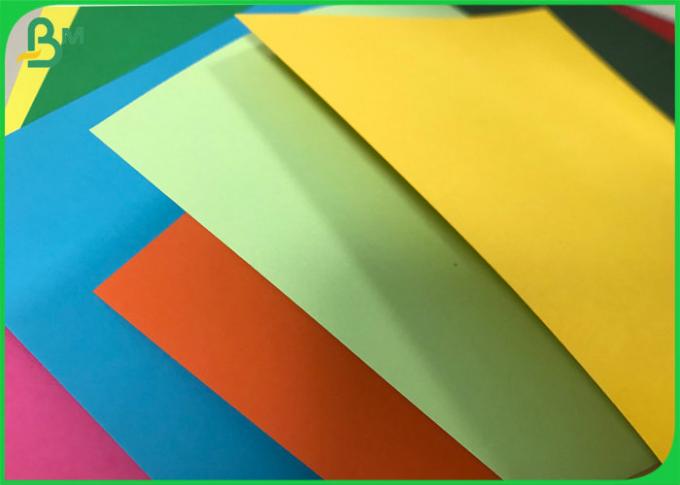 Φωτεινό/σκοτεινό έγγραφο Rames χρώματος 80gsm 180gsm Μανίλα Kraft πινάκων Origami μεγέθους Α1