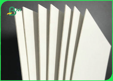 Άσπρη άκαμπτη ισχυρή ακαμψία πινάκων εγγράφου 1.5mm 1.6mm για τα συσκευάζοντας κιβώτια πολυτέλειας