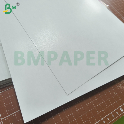 Μαύρο πυρήνα Cardstock 310 Gsm Διπλής όψης λαμπερή επιφάνεια κάρτα παιχνιδιού