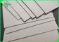 Μια δευτερεύουσα άσπρη τοποθετημένη σε στρώματα παχιά γκρίζα πλάτη Cardstock 1000gsm εγγράφου
