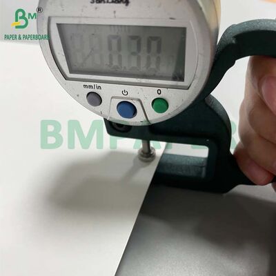 Καλή αντοχή μαύρος πυρήνας λευκό χαρτόνι 0.3MM για κατασκευή τραπουλόχαρτων