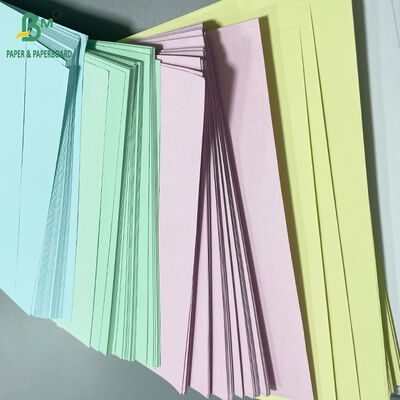 Πολύχρωμο χαρτί αυτογραφίας 55gsm 60gsm NCR 650mm X 920mm Μαύρη εικόνα